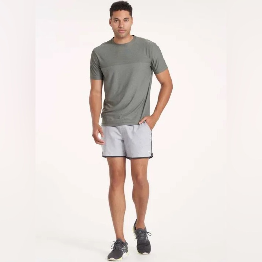 Men’s Vuori Grandview Tech T-Shirt - Gray